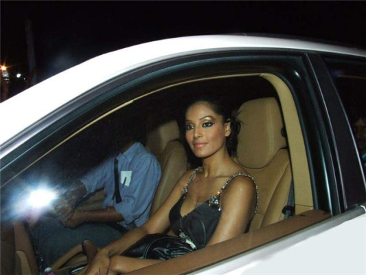 Bipasha Basu pic #100386
