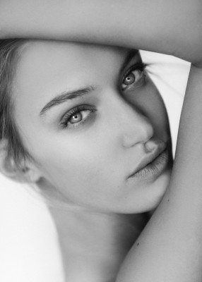 Caroline Lowe pic #1221089