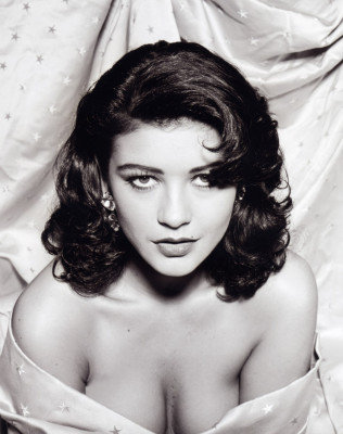 Catherine Zeta Jones pic #33025