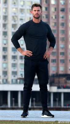 photo 19 in Chris Hemsworth gallery [id1194360] 2019-12-13 00:00:00