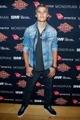 Chris Zylka pic #493004