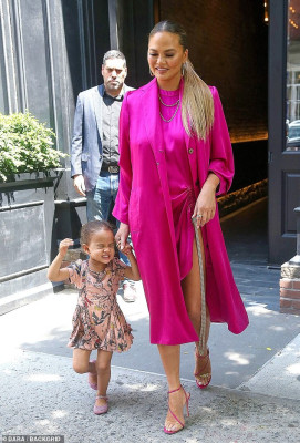 Christine Teigen pic #1144511