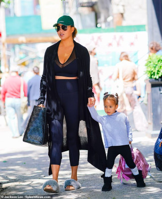 Christine Teigen pic #1144509