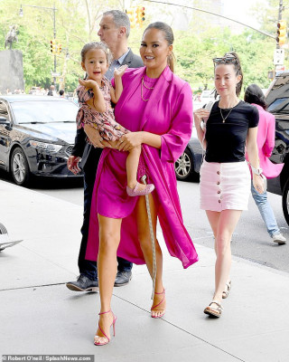 Christine Teigen pic #1144517