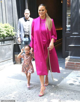 Christine Teigen pic #1144518