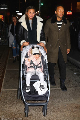 Christine Teigen pic #1004126