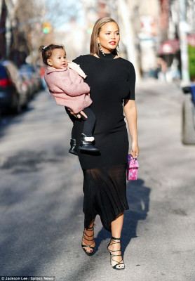 Christine Teigen pic #1004406