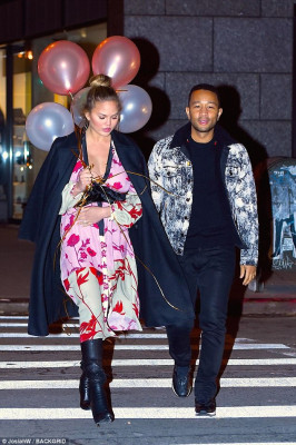 Christine Teigen pic #989521