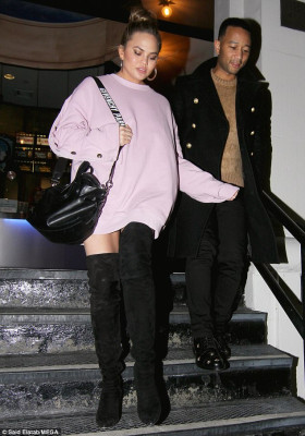 Christine Teigen pic #990584