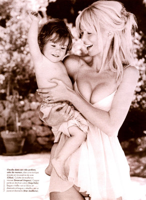 photo 12 in Claudia Schiffer gallery [id179975] 2009-09-15 00:00:00