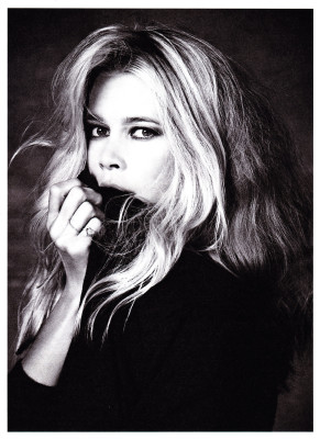 photo 29 in Claudia Schiffer gallery [id401261] 2011-09-09 00:00:00