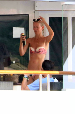 Claudia Schiffer pic #1061420