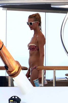 Claudia Schiffer pic #1061407