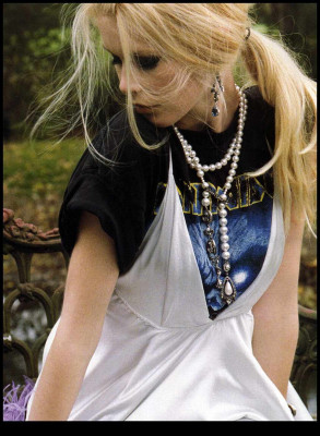 photo 28 in Claudia Schiffer gallery [id65137] -0001-11-30 00:00:00