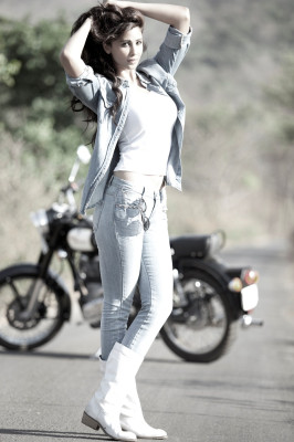 Daisy Shah pic #1038115
