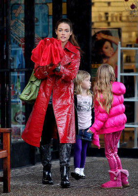 photo 16 in Denise Richards gallery [id320925] 2010-12-29 00:00:00