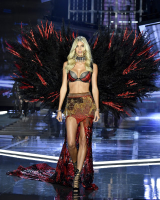 Devon Windsor pic #981924