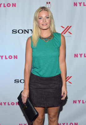 Elisha Cuthbert pic #556143