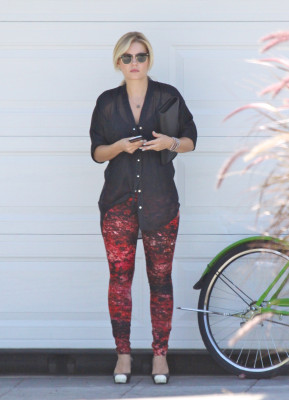 photo 22 in Elisha Cuthbert gallery [id526073] 2012-08-26 00:00:00