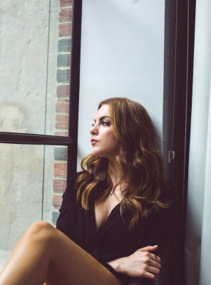 Elizabeth Gillies pic #870165