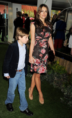 photo 5 in Elizabeth Hurley gallery [id337019] 2011-02-04 00:00:00