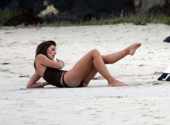 photo 20 in Elizabeth Hurley gallery [id135411] 2009-02-24 00:00:00