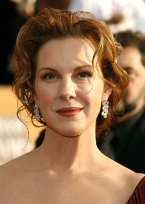 Elizabeth Perkins pic #348075