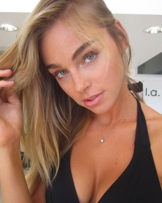 Elizabeth Turner pic #875036