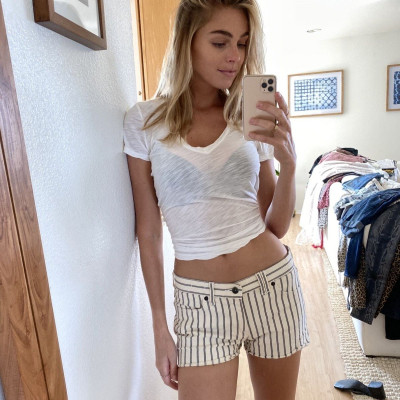 Elizabeth Turner pic #1226095