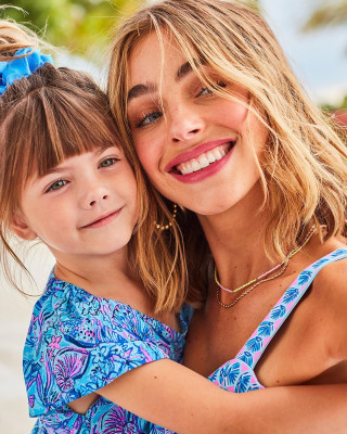 Elizabeth Turner pic #1333079