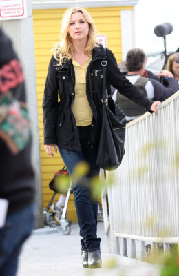 Emily van Camp pic #733547