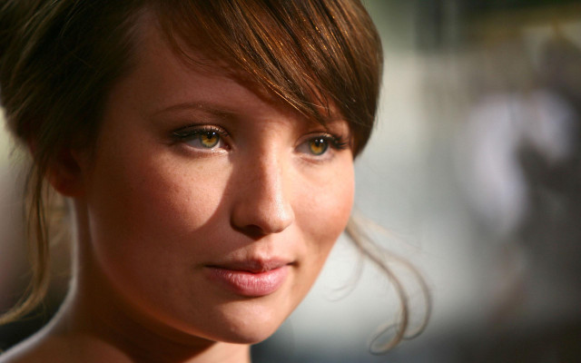 Emily Browning pic #679660