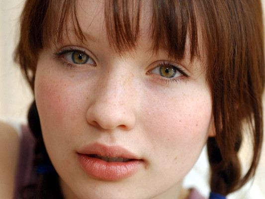 Emily Browning pic #679642