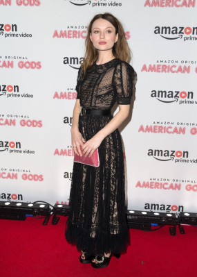 Emily Browning pic #922315