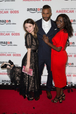 Emily Browning pic #922314