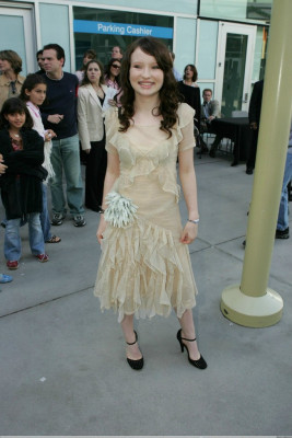 Emily Browning pic #679668