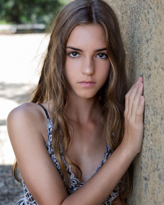 Emily Feld pic #1046918