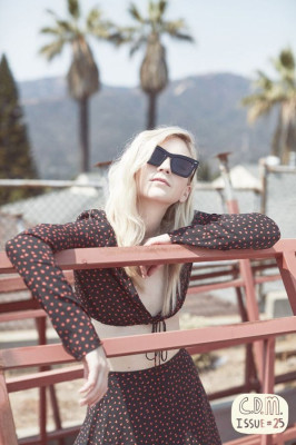 Emily Kinney pic #1073250
