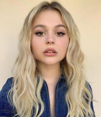 Emily Alyn Lind pic #1121873