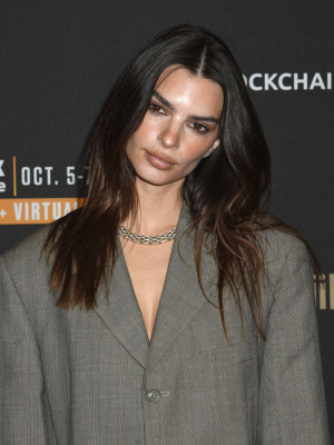 photo 3 in Emily Ratajkowski gallery [id1281090] 2021-11-18 00:00:00