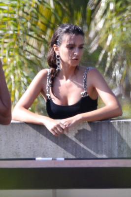 Emily Ratajkowski pic #1083561