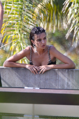 Emily Ratajkowski pic #1083559