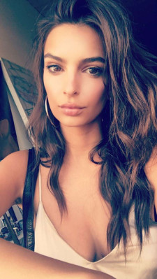 Emily Ratajkowski pic #946839
