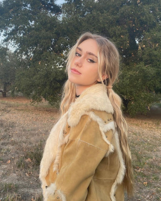Emily Skinner pic #1359204