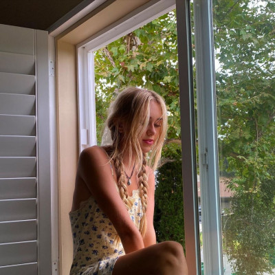 Emily Skinner pic #1325881