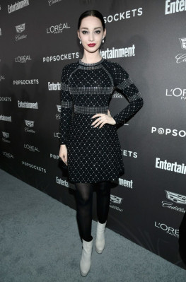 Emma Dumont pic #1101909