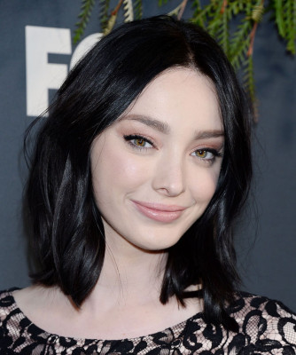 Emma Dumont pic #1104154