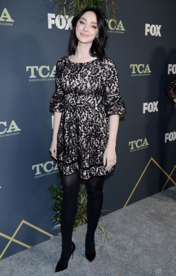 Emma Dumont pic #1104142