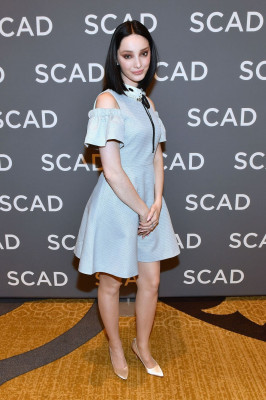 Emma Dumont pic #1104889