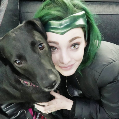 Emma Dumont pic #1091821